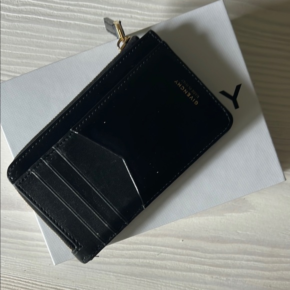 SOLD🌸 Givenchy Textured Card Holder Zippy Wallet - Picture 5 of 12